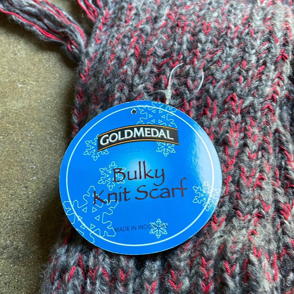 Gold medal winter wear bulky knit scarf